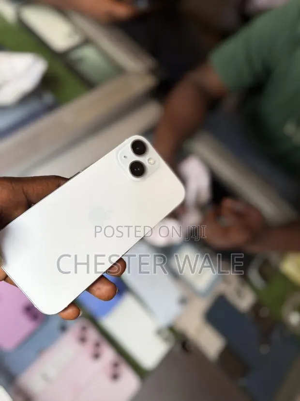 Apple iPhone 15 256 GB White · Photo 1