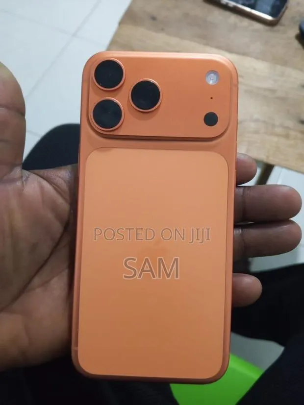 Apple iPhone 17 Pro Max 256 GB Orange · Photo 1