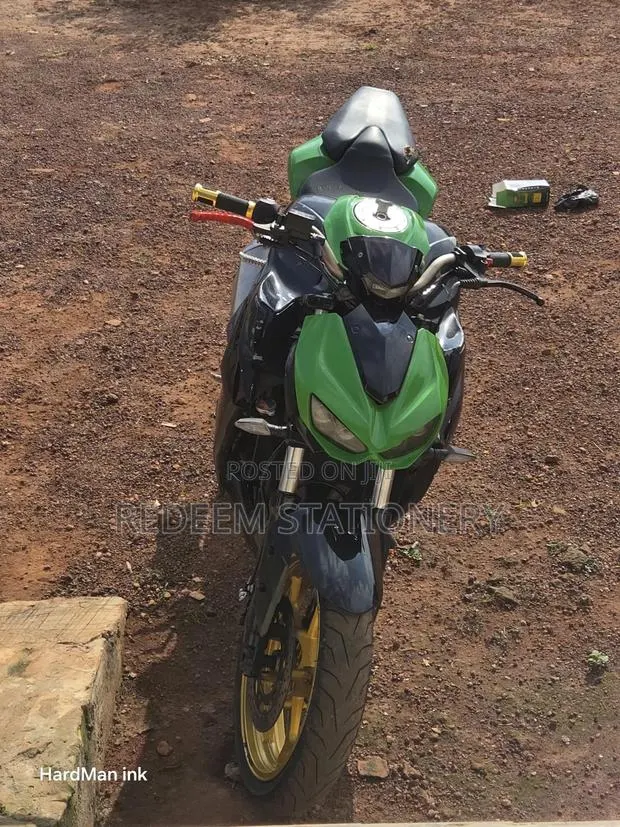 Kawasaki 2021 Black · Photo 1