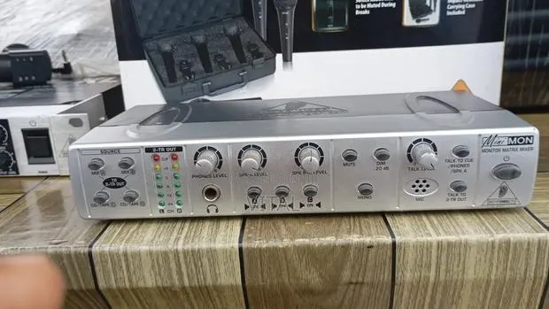 Monitors Controller Behringer Minimon Mon800 · Photo 1