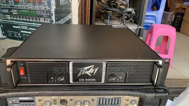Peavey Cs 3000 Mid Amplifier · Photo 1