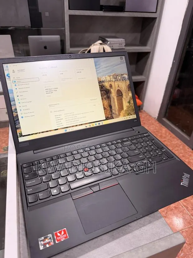 Laptop Lenovo ThinkPad E585 8GB AMD Ryzen 5 SSD 256GB · Photo 1