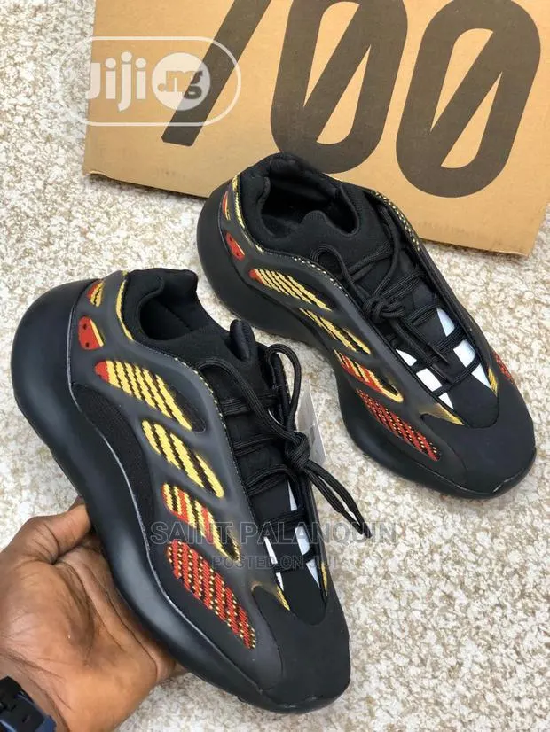 Adidas Yeezy Boost · Photo 1