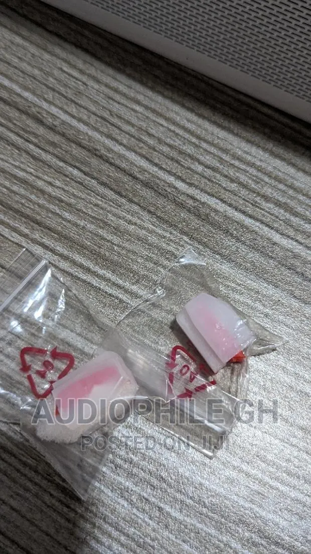Pack of 2 Replacement Stylus Pins for Vinyl Record Player · Photo 1