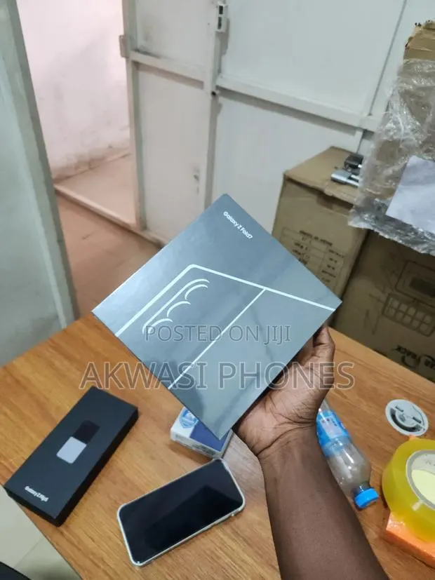 New Samsung Galaxy Z Fold7 256 GB Black · Photo 1