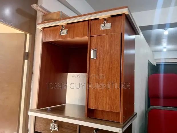 Brown Table · Photo 1