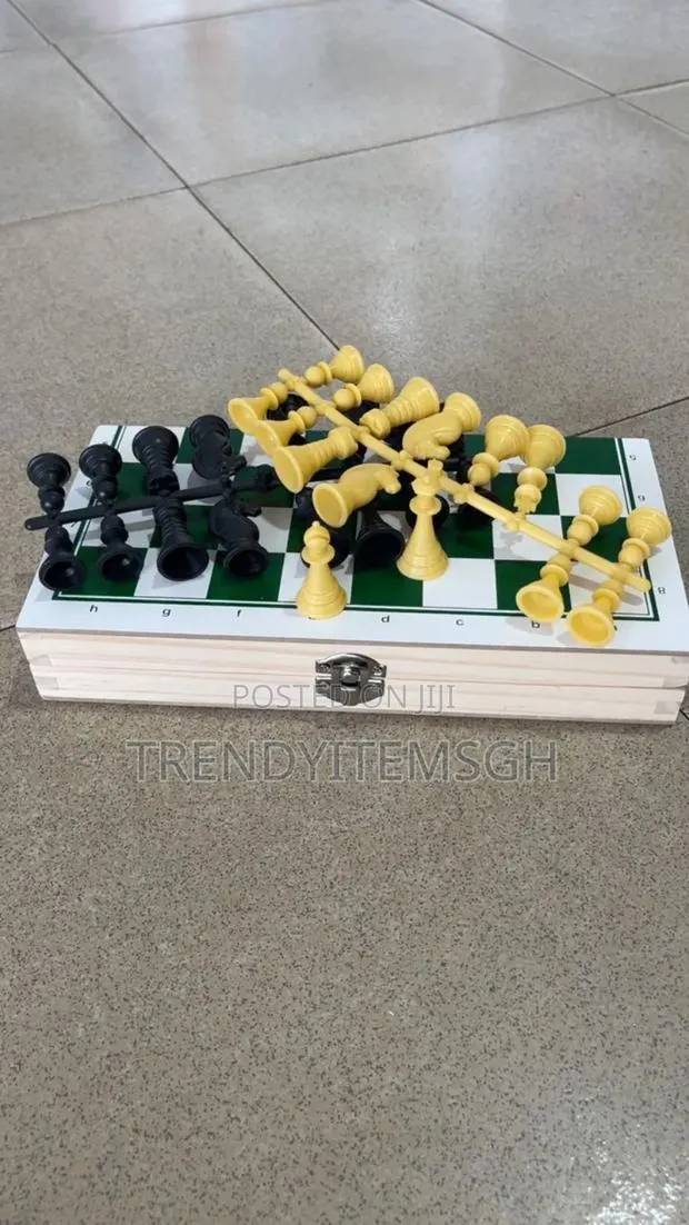 Foldable Wooden Chess Board Game · Photo 1