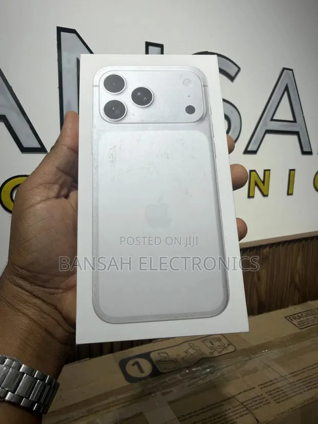 New Apple iPhone 17 Pro Max 256 GB White · Photo 1