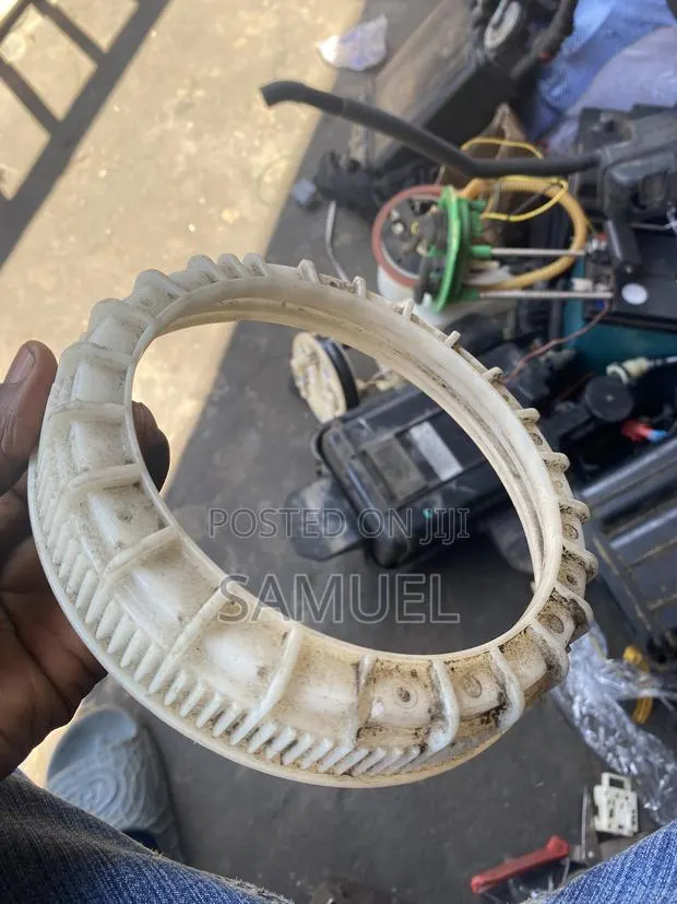 Toyota Vitz Fuel Pump Cover · Photo 1