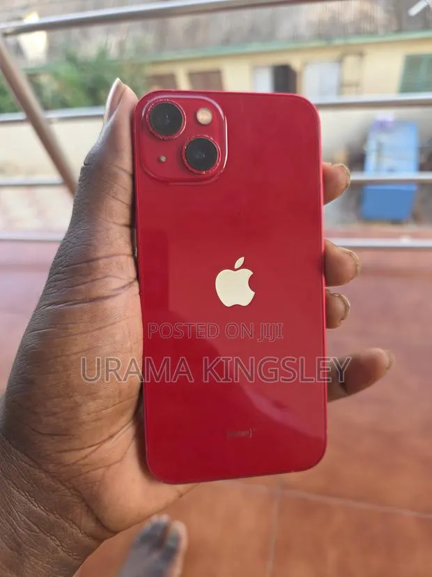 Apple iPhone 13 128 GB Red · Photo 1