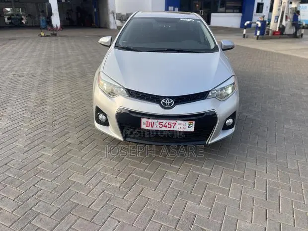 Toyota Corolla S 4dr Sedan (1.8L 4cyl CVT) 2016 Silver · Photo 1