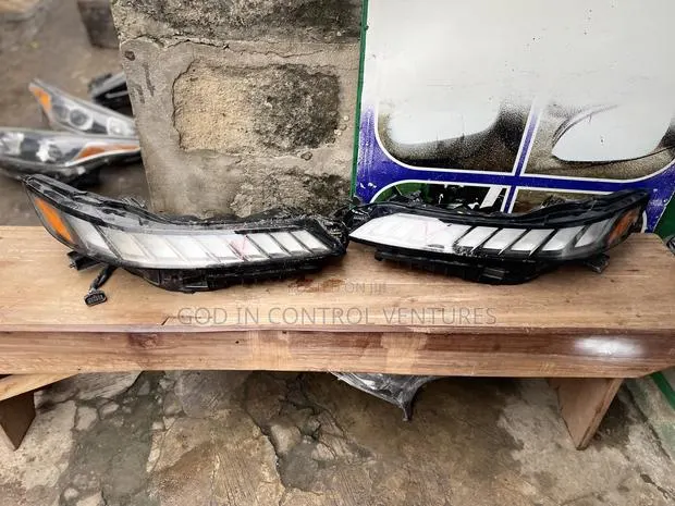 Infiniti QX80 2025 Headlight · Photo 1