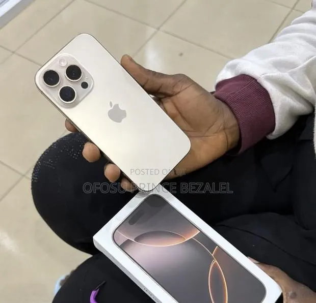 Apple iPhone 16 Pro Max 512 GB Gold · Photo 1