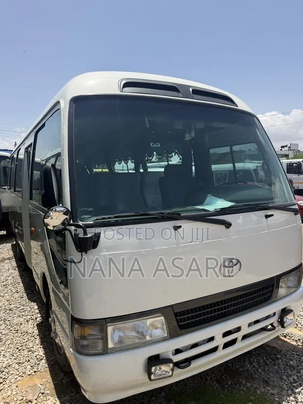 Toyota Coaster 2012 White · Photo 1
