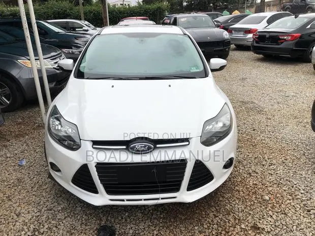 Ford Focus 2013 White · Photo 1