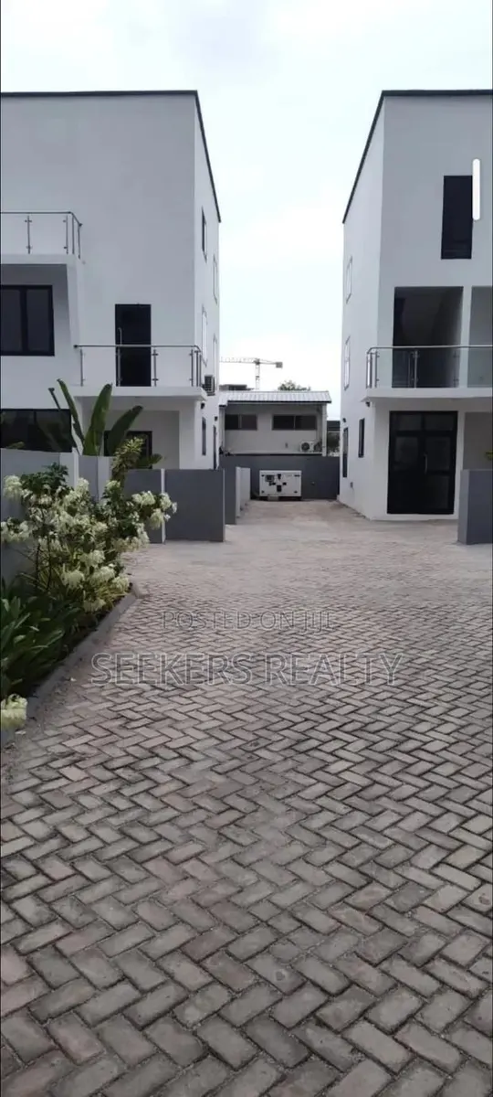4bdrm Townhouse / Terrace in Seekers Realty, Cantonments for rent · Photo 1