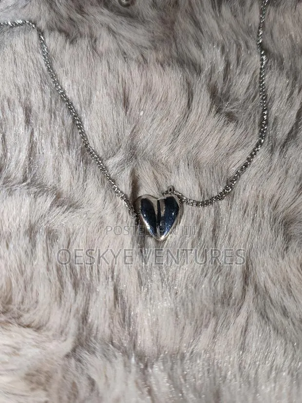 Silver Heart Pendant Necklace · Photo 1