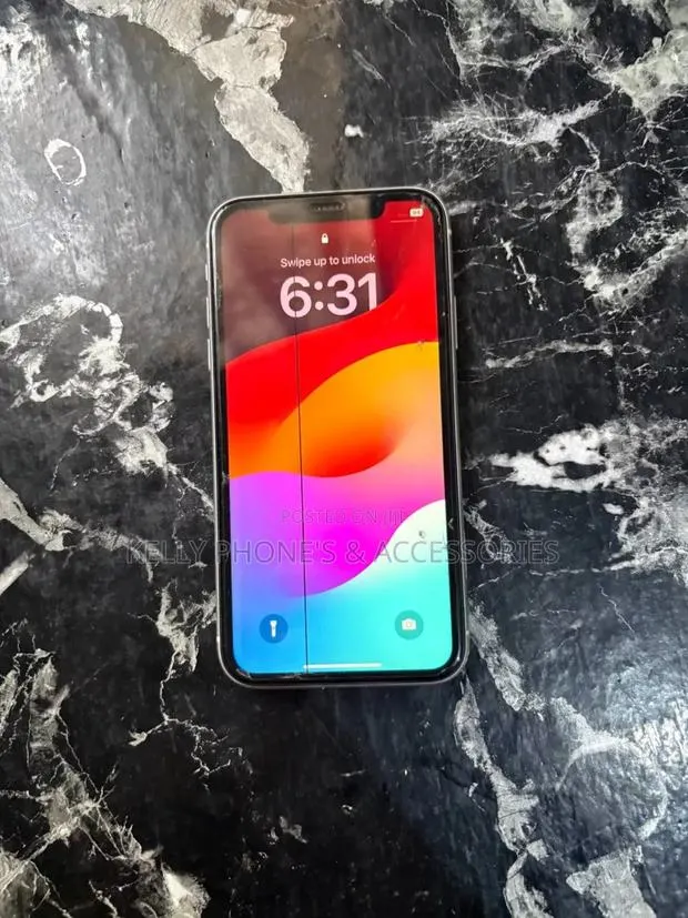 Apple iPhone 11 128 GB White · Photo 1