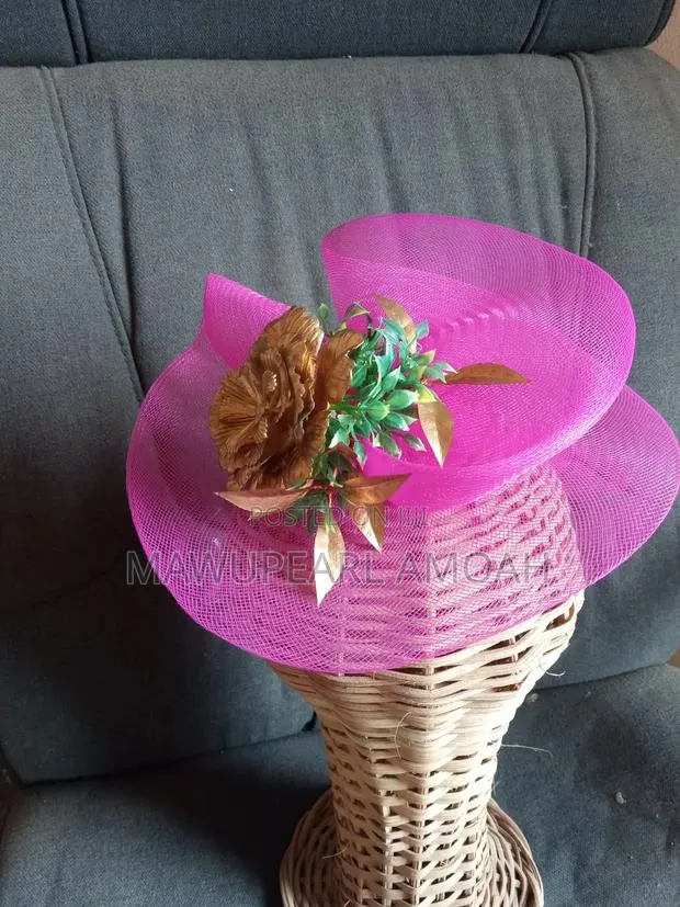 Fascinator · Photo 1