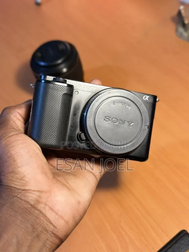 Sony Zve10 and 50mm Prime Lens · Photo 1