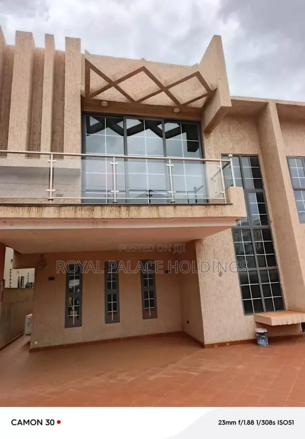 4bdrm Duplex in Airport Hills for rent · Photo 1