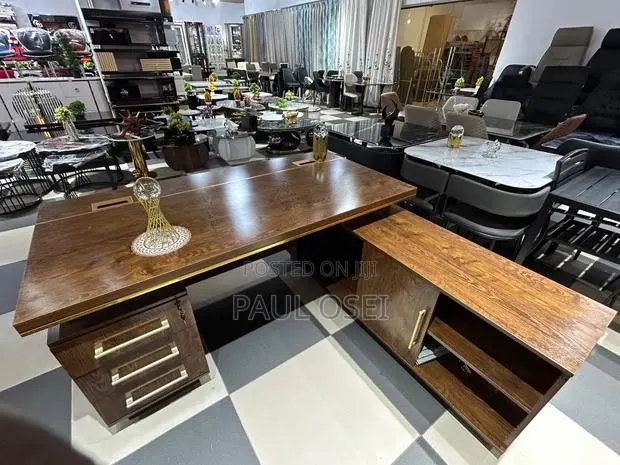 L-Shaped Executive Office Desk · Photo 1