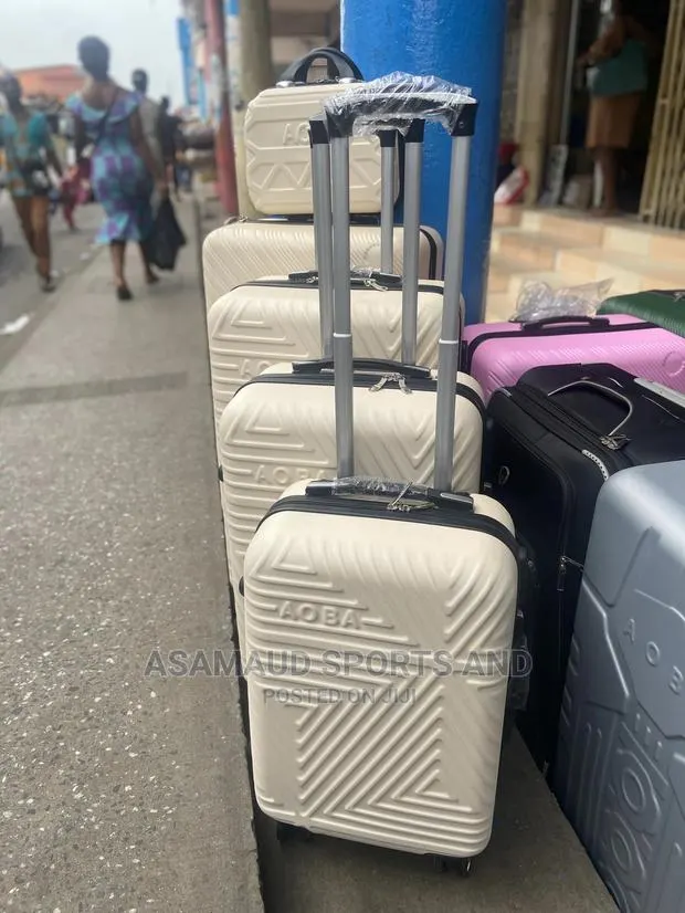 Original Set of Traveling Suite Case at Cool Price · Photo 1