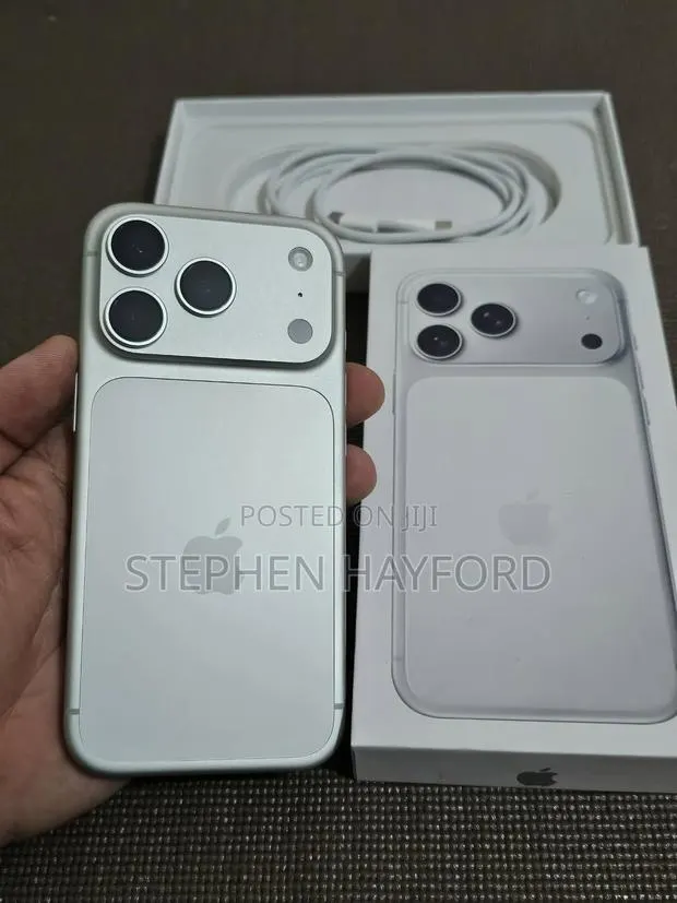 Apple iPhone 17 Pro Max 512 GB Silver · Photo 1