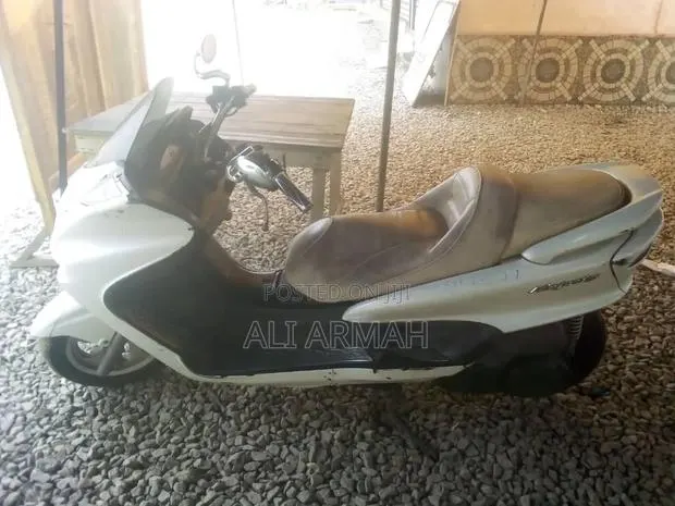 Yamaha Majesty 2025 White · Photo 1