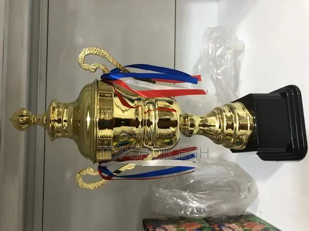Football Trophy (42cm) · Photo 1