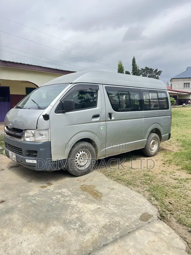 Toyota HiAce 2009 Grey · Photo 1