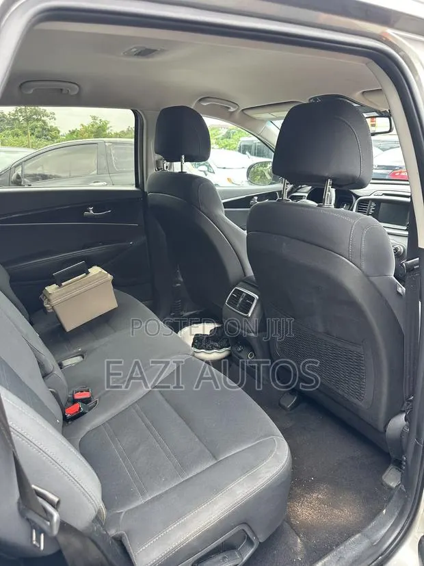 Kia Sorento 2.4L L FWD 2017 Gray · Photo 6