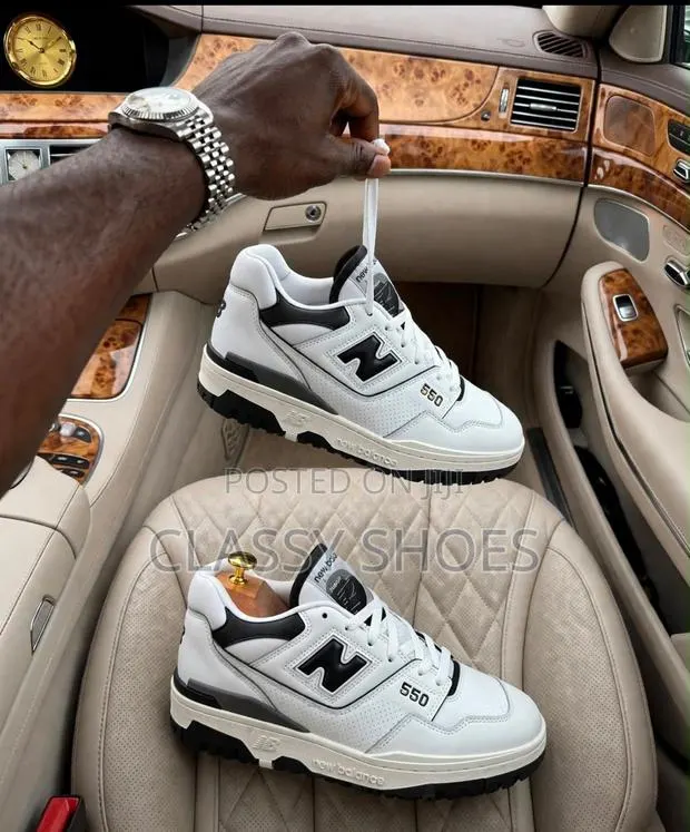 New Balance550 White and Black · Photo 1