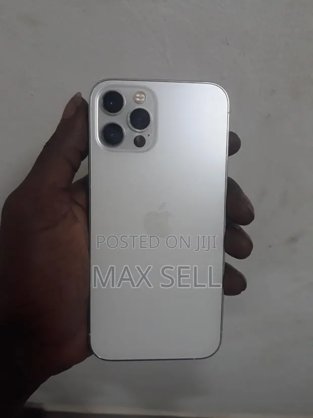 Apple iPhone 12 Pro 128 GB Silver · Photo 1