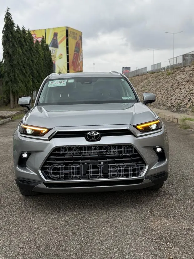 Toyota Grand Highlander Limited FWD 2024 Silver · Photo 1