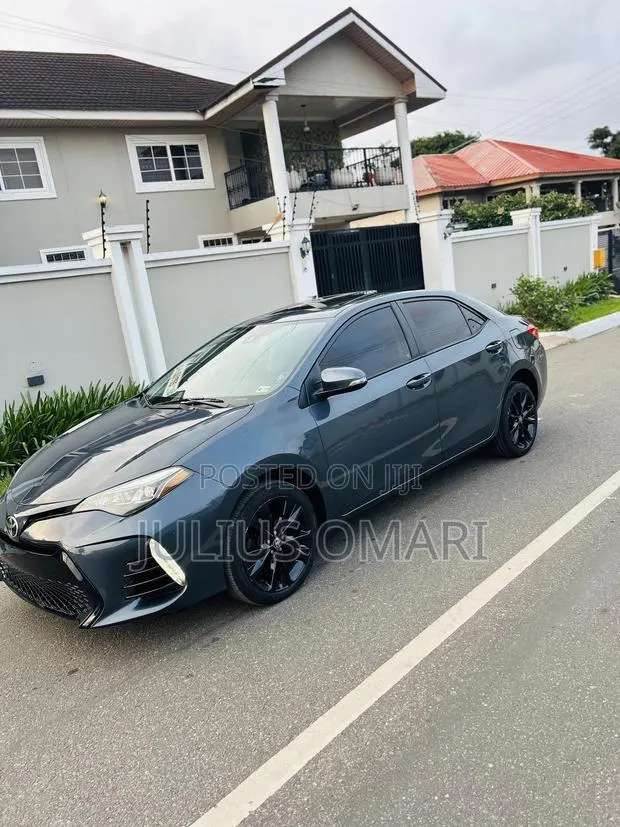 Toyota Corolla XSE 4dr Sedan (1.8L 4cyl CVT) 2017 Gray · Photo 1