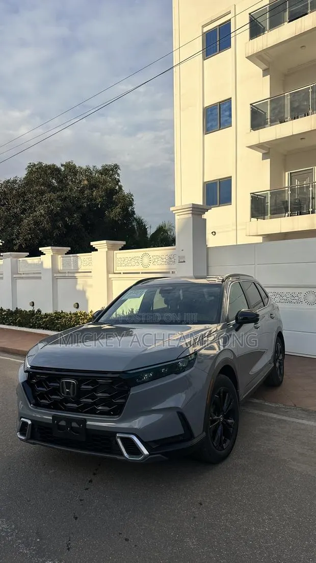 Honda CR-V Sport Touring Hybrid AWD 2026 Gray · Photo 1