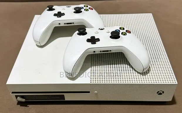 Xbox One S · Photo 1