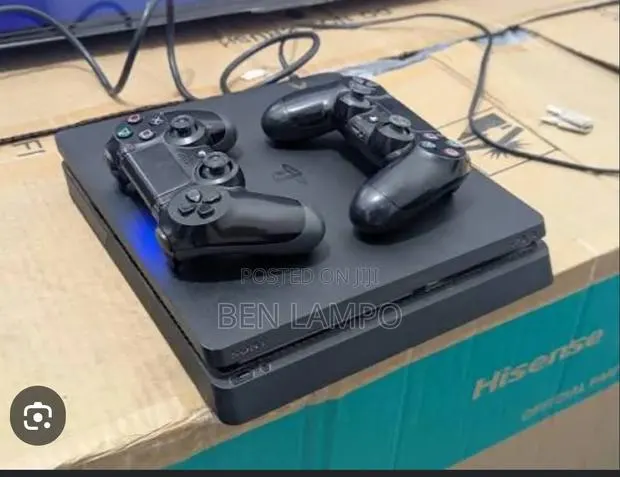 Ps4 Slim With All Accessories and 2 Controllers · Photo 1
