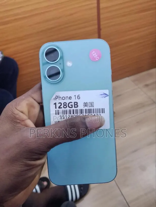 Apple iPhone 16 128 GB Blue · Photo 1