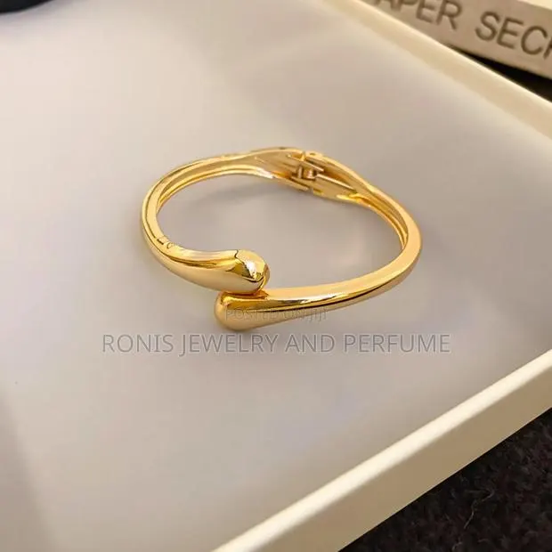Clutch Bangle · Photo 1