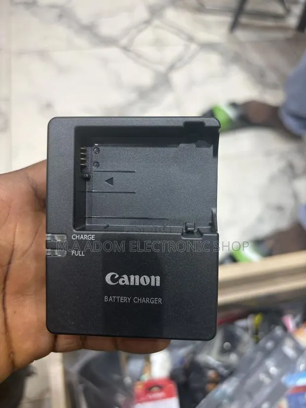 E8 Battery Charger 🔌 · Photo 1