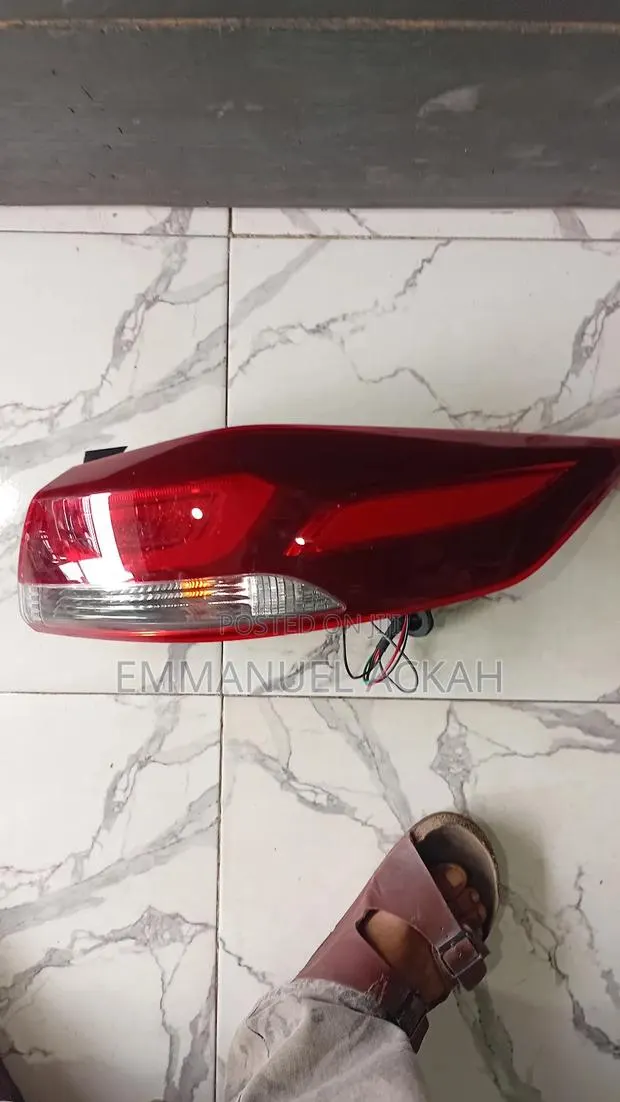 Hyundai Elantra 2017 Taillight Led · Photo 1