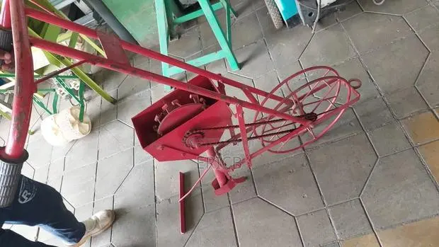 Manual Tricycle Planter · Photo 1