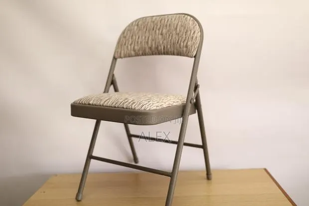 Padded Upholstered Folding Chair · Photo 1