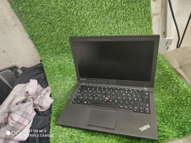 Laptop Lenovo ThinkPad X250 8GB Intel Core i5 HDD+SSD 256GB · Photo 1