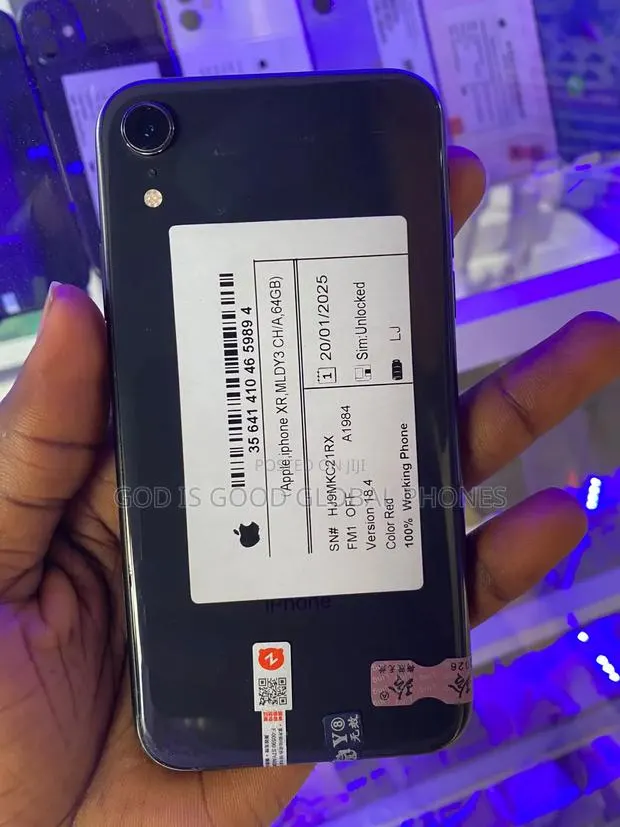 Apple iPhone XR 64 GB Black · Photo 1