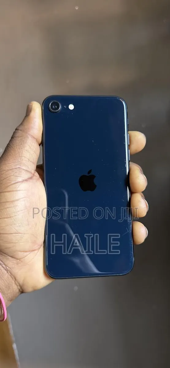 Apple iPhone SE (2022) 64 GB Blue · Photo 1
