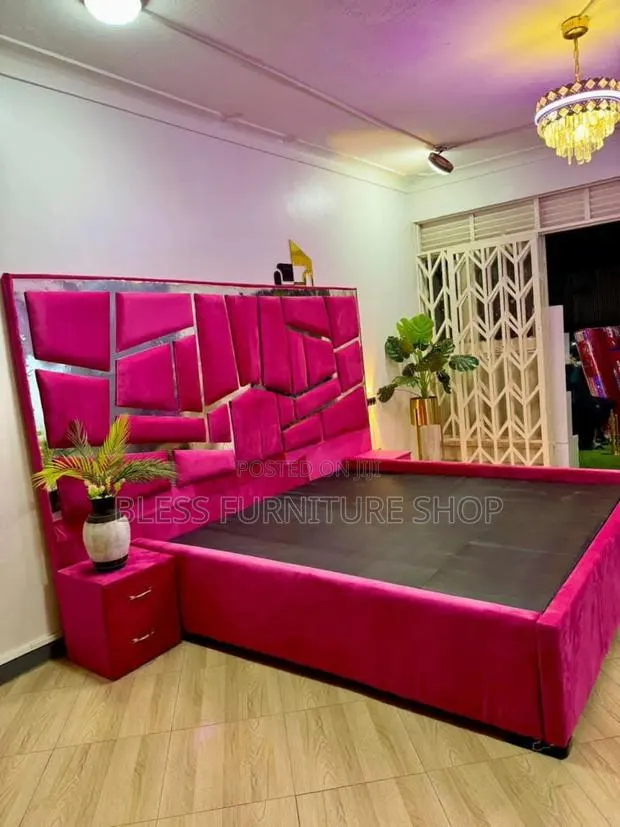 Lovely Queen Size Bed Frame With Side Drawers · Photo 1