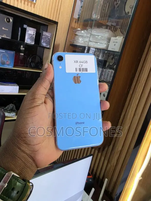 Apple iPhone XR 64 GB Blue · Photo 1